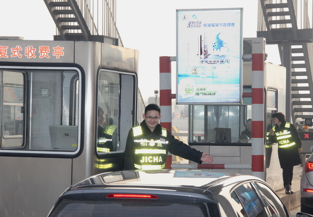 1484191641588158.jpg 收費站舉辦復式收費演練_調整大小.JPG